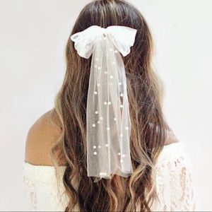 Elegant White Bow Hair Accessory